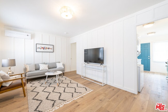 Building Photo - 314 N Venice Blvd