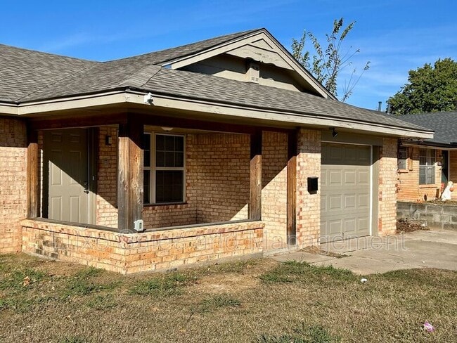 Building Photo - 605 Moraine Ave