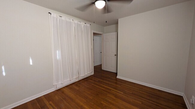 Building Photo - 1110 Sumner Dr