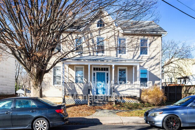 Building Photo - 305 9th St