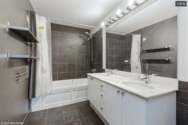 Building Photo - 1720 S Michigan Ave