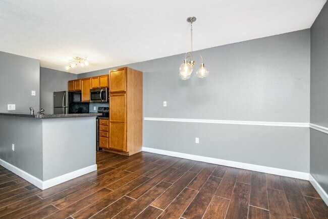 Building Photo - 214 Lake Parsons Grn