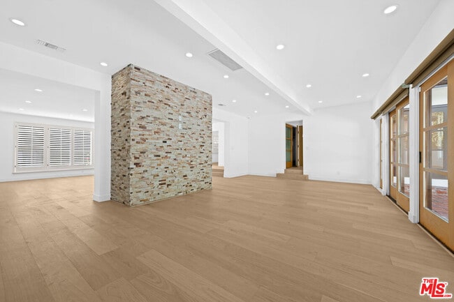 Building Photo - 435 Dalehurst Ave