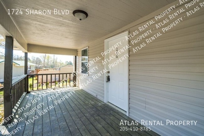 Building Photo - 1724 Sharon Blvd