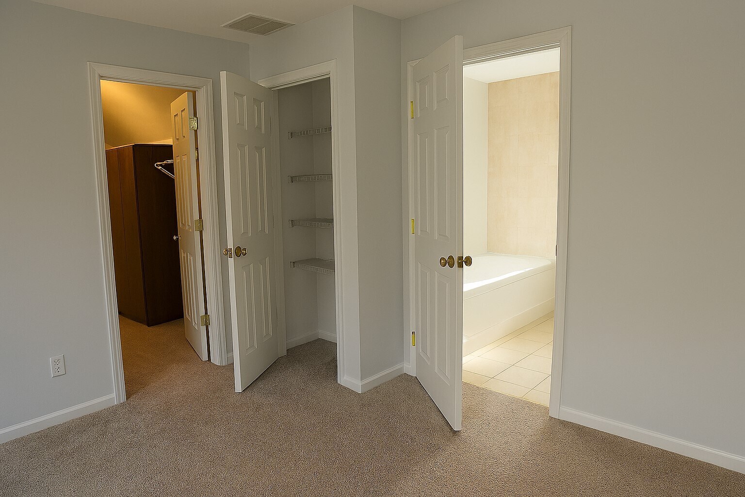 Building Photo - 6 Pepperbush Court