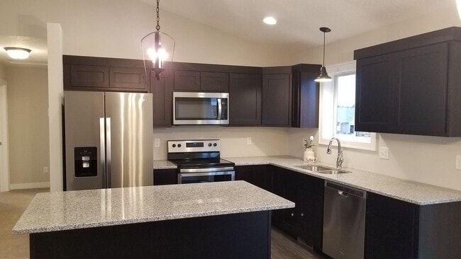 Building Photo - Single Family Home - Great location!
