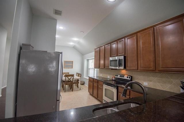 Building Photo - 809 Hardwood Dr