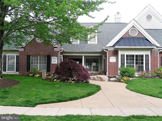 Building Photo - 3903 Penderview Dr