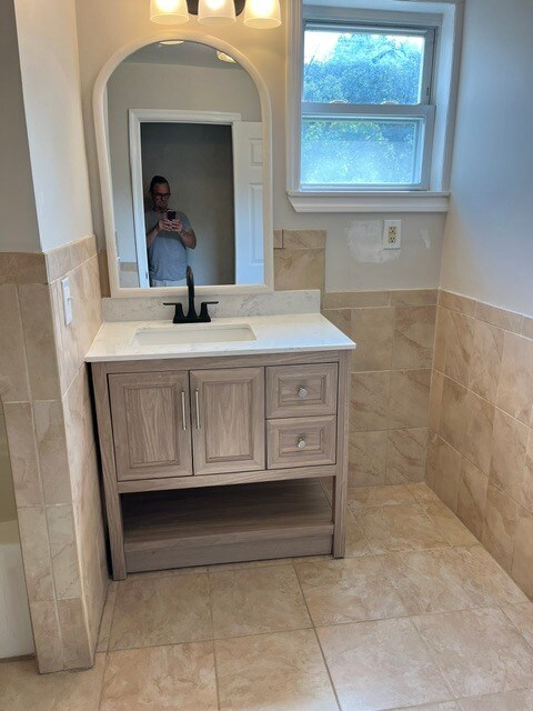 Main bath - 88 Scott Rd