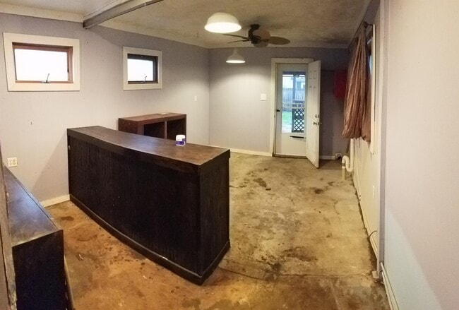 Building Photo - 1540 SW Shunga Dr