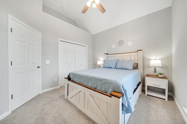 Building Photo - FULLY and Tastefully furnished 3 bedroom h...