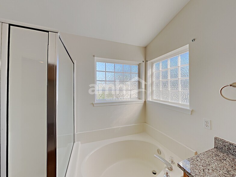 Building Photo - 9022 176th St Ct E