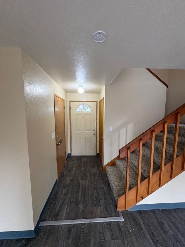 Building Photo - 00720-1096/1098 W. Regis St.