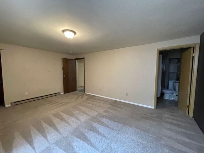 Building Photo - Nice 2 Story Townhome with Garage