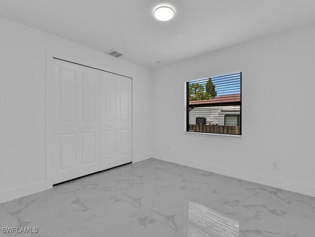 Building Photo - 4738-4740 Douglas Ln