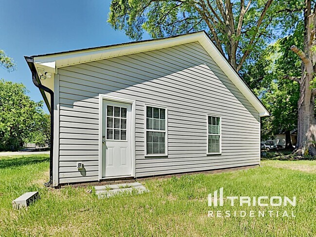 Building Photo - 708 Deaton St