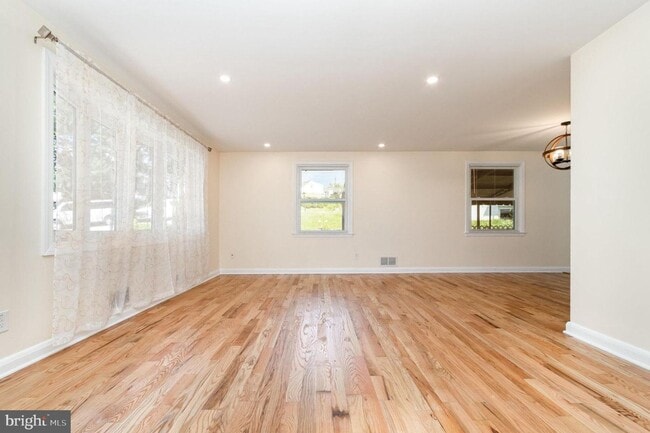 Building Photo - Renovated Rancher for rent in Rosedale!