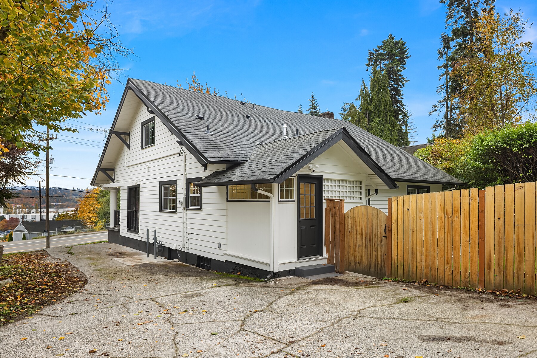 Building Photo - 10425 Des Moines Memorial Dr S