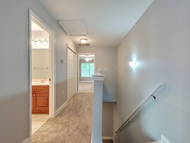 Building Photo - 1537 Crescent Hills Dr