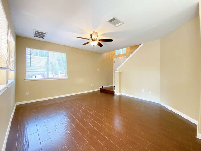 Building Photo - "Charming 3-Bedroom Gem with 2.5 Baths in Prime San Marcos Location!"