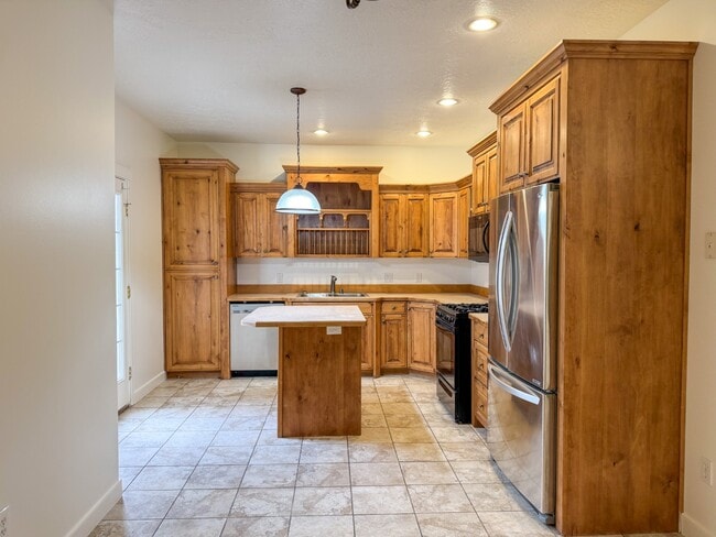 Building Photo - 1040 N 130 W