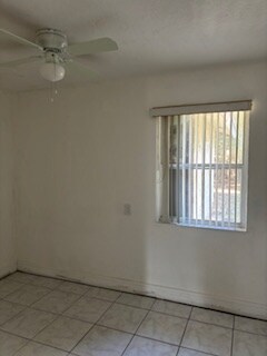 Building Photo - 3038 S Palm Dr