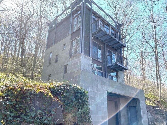 Building Photo - 428 Harbor Rd