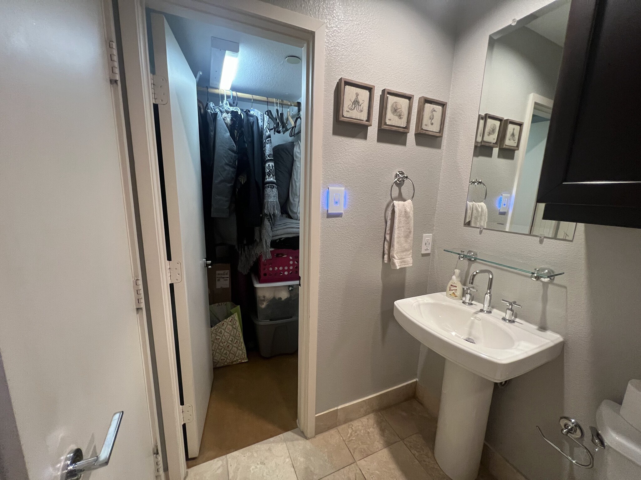 Building Photo - 2411 N Hall St