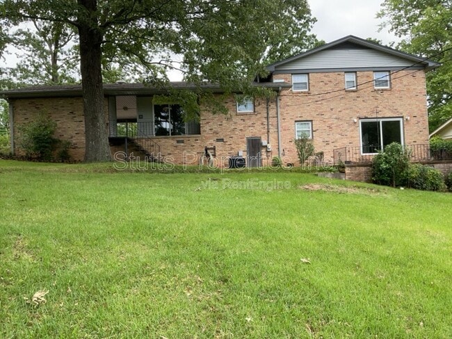 Building Photo - 1918 Hermitage Dr