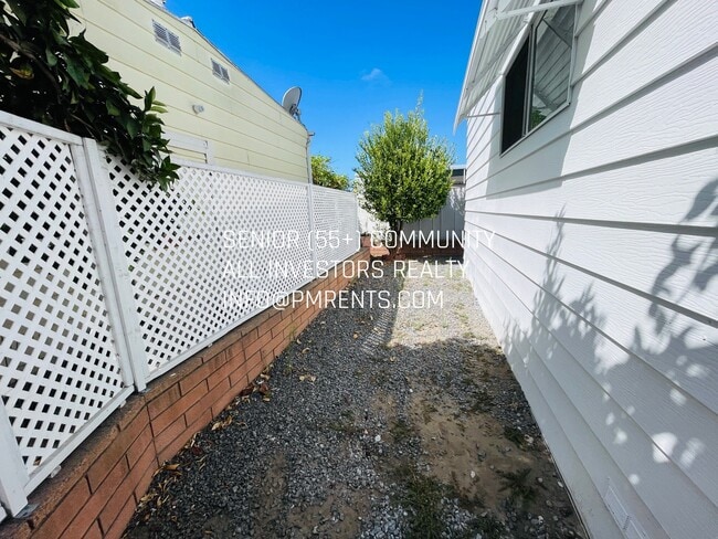 Building Photo - 141 Douglas Dr