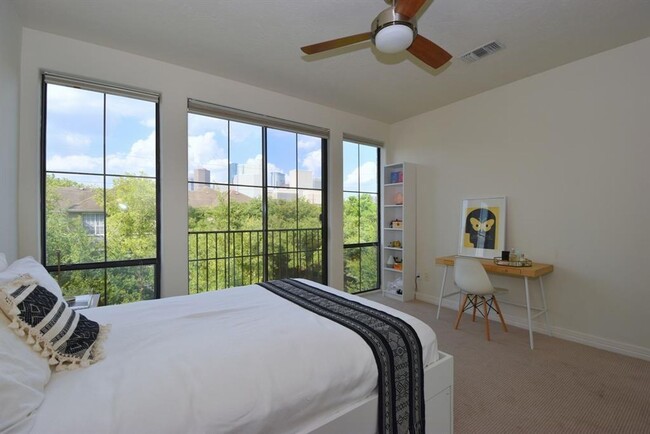 Building Photo - One-of-a-Kind Townhome in Desirable Midtown!