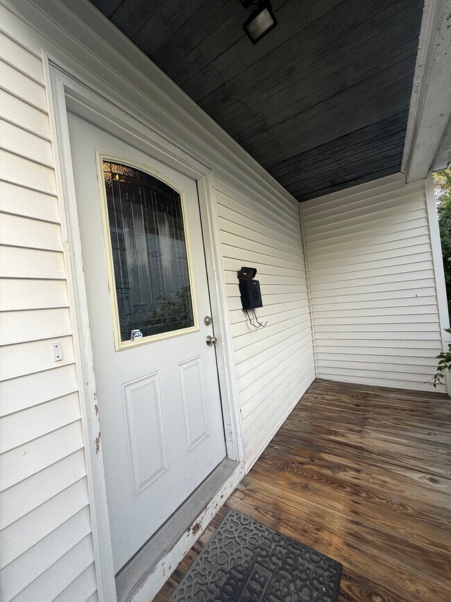 Building Photo - 439 Laurel St