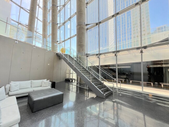 Building Photo - Spacious 10th Floor Studio at The Veer Towers!!