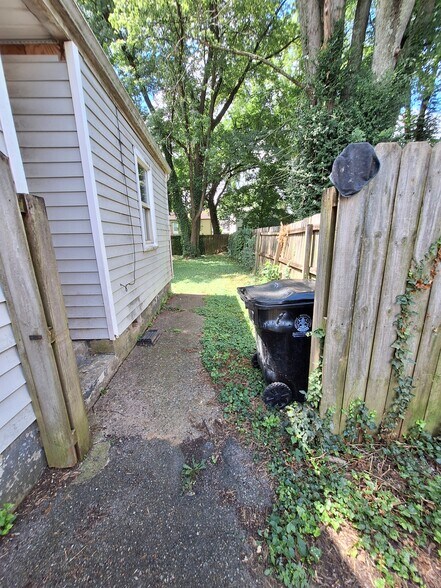 Building Photo - 3012 Penway Ave