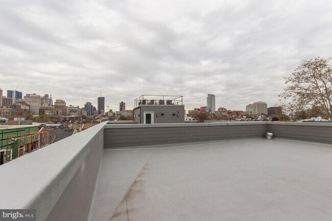 Building Photo - 716 S Sartain St