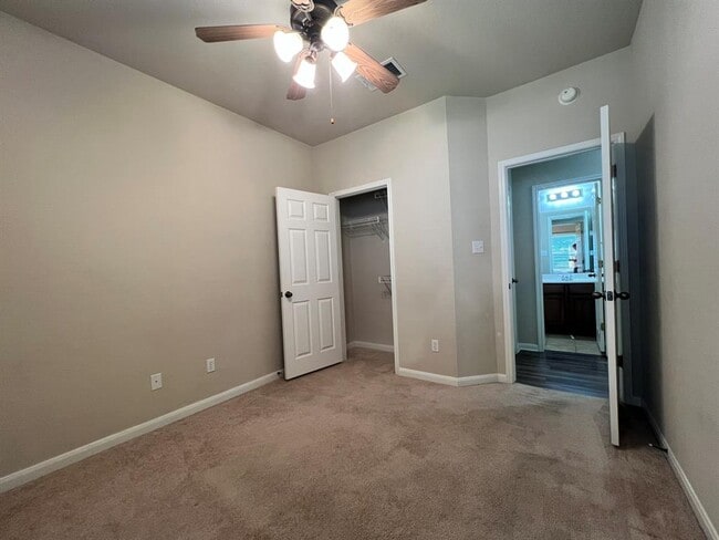 Building Photo - 507 Rosedale Blvd