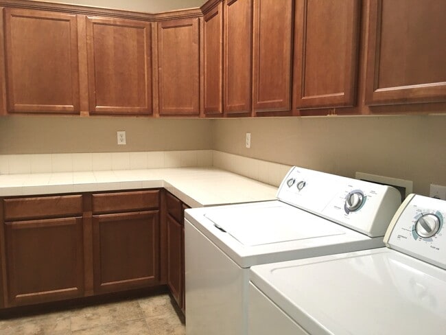 Building Photo - Chandler 5 Bed, 3 Bath + Bonus Room Office/Den