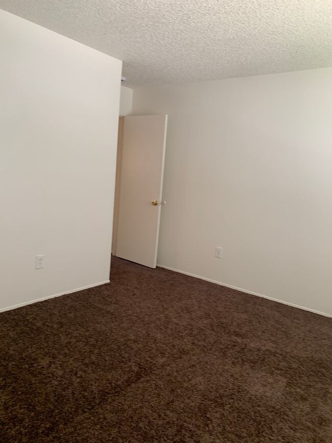 Building Photo - MI3616