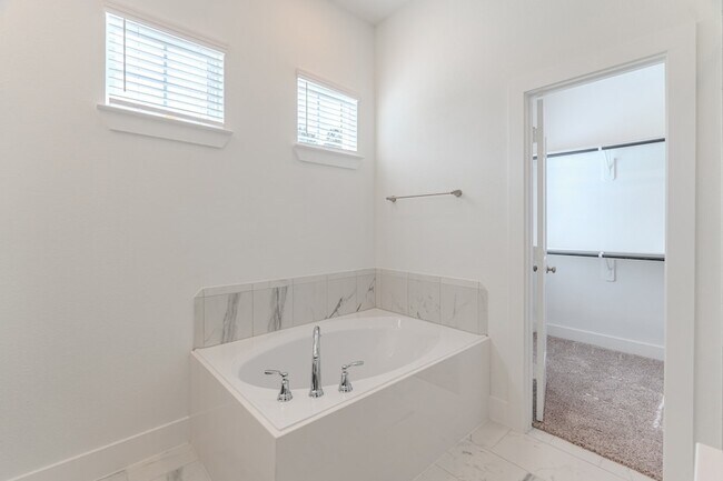 Building Photo - 568 Red Cascade Trl