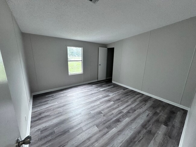 Building Photo - ***HOLIDAY SPECIAL NO RENT FOR DECEMBER*** Beautiful Fully Remodeled Home with Large Yard and Pri...