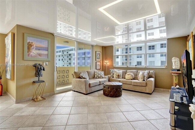 Building Photo - 1833 S Ocean Dr