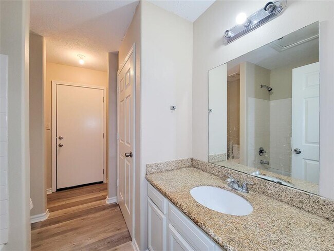 Building Photo - 12700 Royal Green Dr