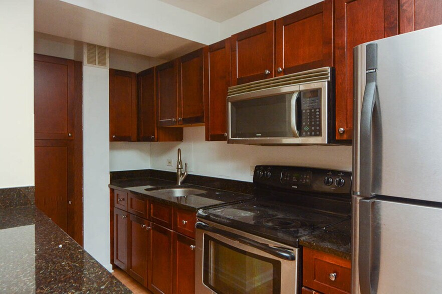 Building Photo - 4180 N Marine Dr