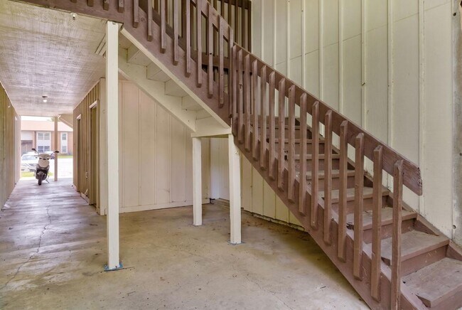 Building Photo - 346 Fairway Ave