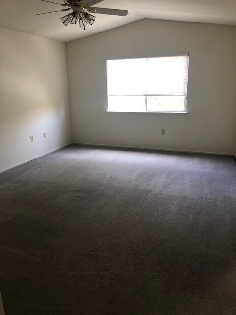 Building Photo - 1101 Vista Pointe Cir
