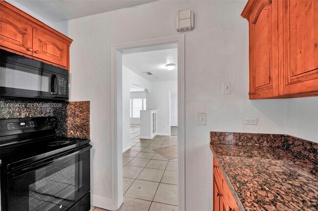 Building Photo - 2811 SW 3rd St