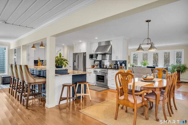 Building Photo - 51 W Lake Ave