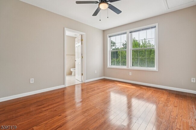 Building Photo - 141 Walnut St