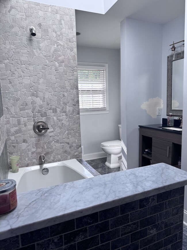 Building Photo - 190 Westridge Cir