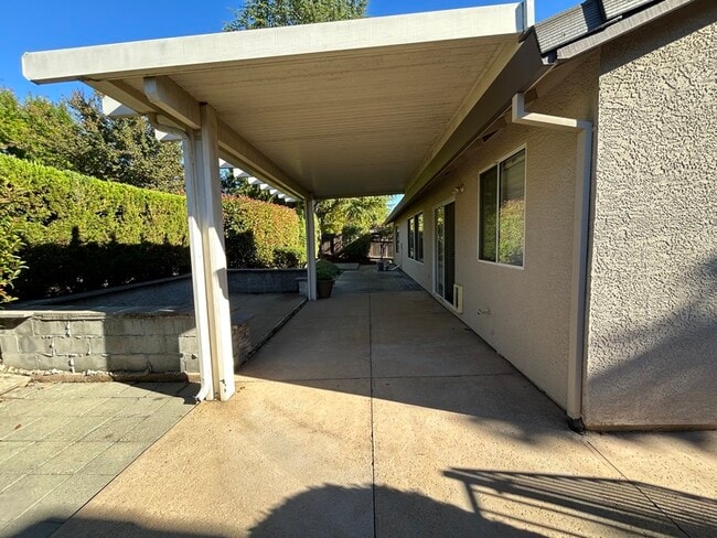 Building Photo - 248 Summer Grove Cir